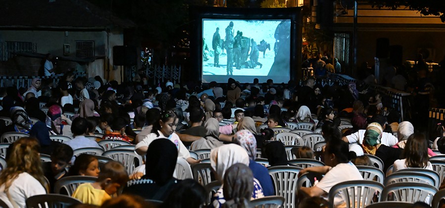 Barbaros Mahallesinde Yazlık Sinema Keyfi