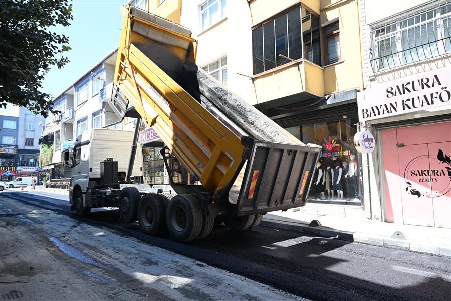 Mahallemizde Yol Ve Altyapı Sorunlarını Çözüyoruz